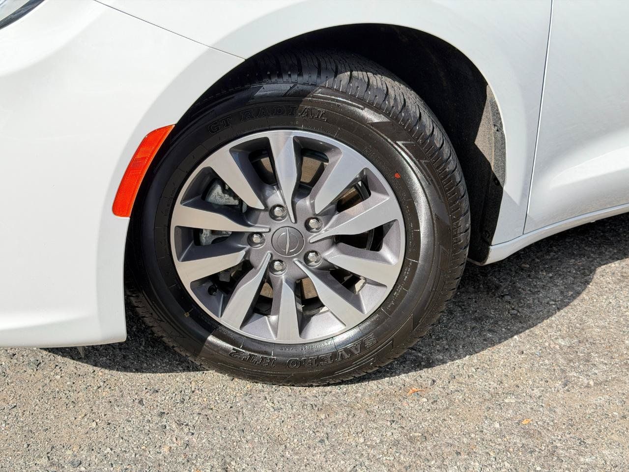 Used 2024 Chrysler Pacifica Limited FWD image 94