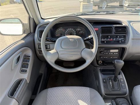 Used 2004 Chevrolet Tracker 4WD w/ Preferred Equipment Group image 9