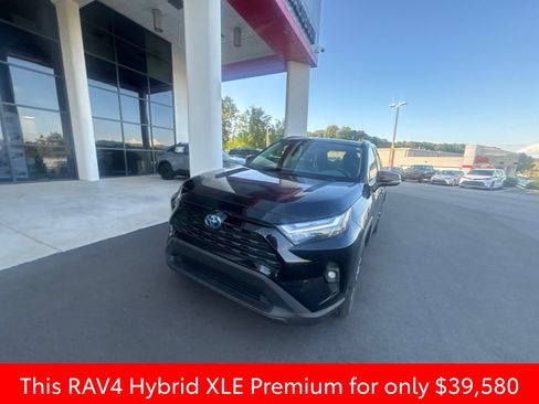 Used 2023 Toyota RAV4 XLE Premium AWD/4WD image 17