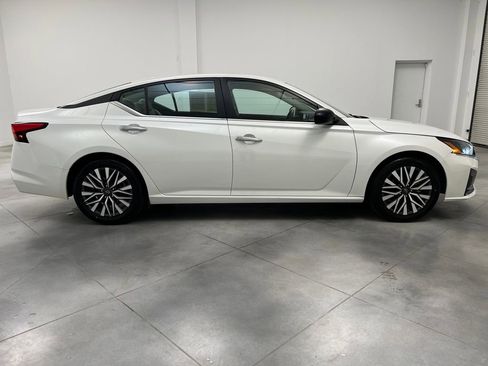 Used 2024 Nissan Altima 2.5 SV FWD image 8