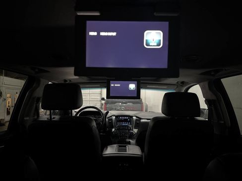 Used 2017 Chevrolet Suburban LT RWD image 27