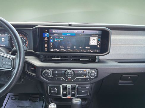 Used 2025 Jeep Gladiator Sport AWD/4WD image 10