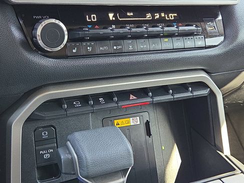 Used 2024 Toyota Sequoia Limited image 21