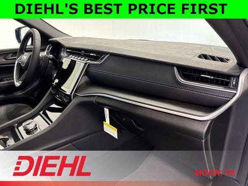 New 2025 Jeep Grand Cherokee Altitude w/ Trailer Tow Package image 16