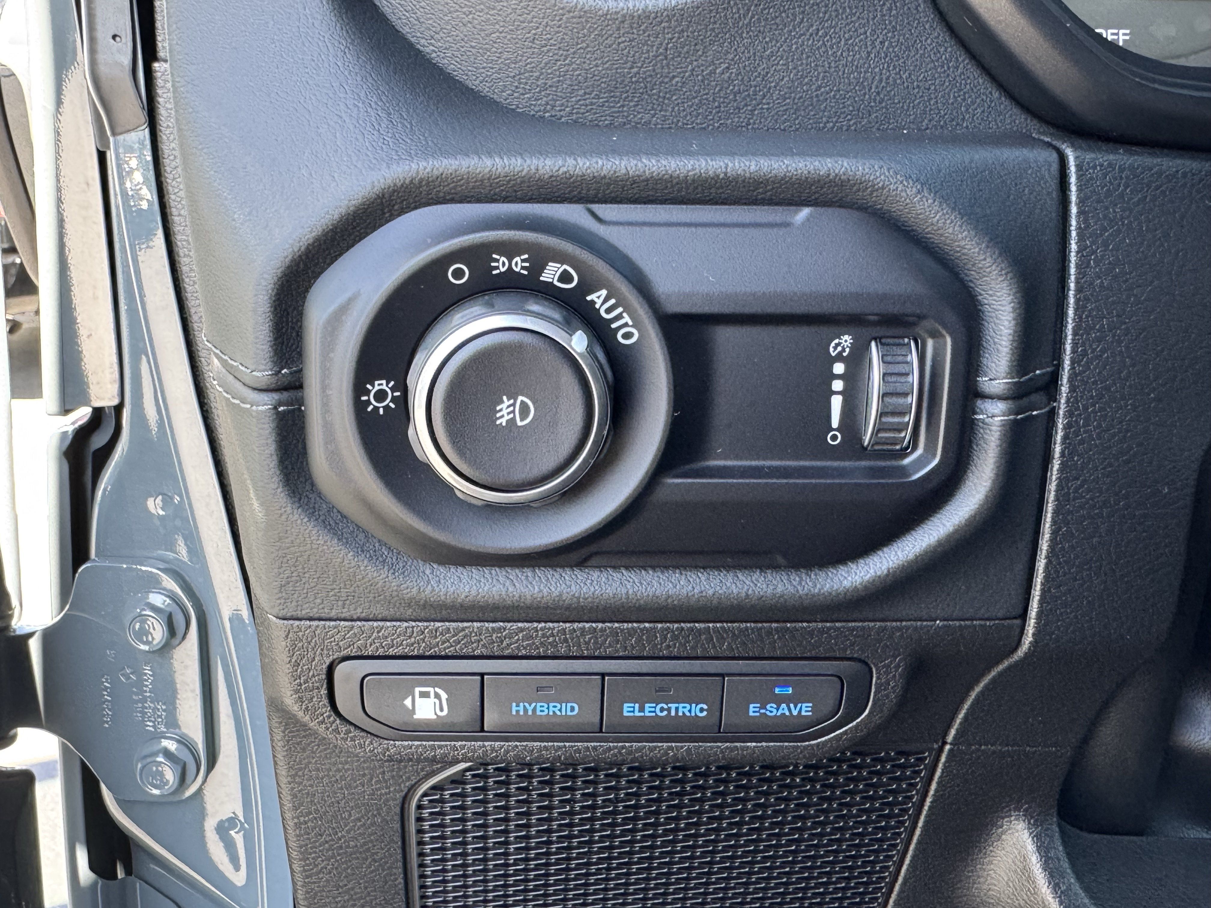 Used 2024 Jeep Wrangler Unlimited Sahara AWD/4WD image 28