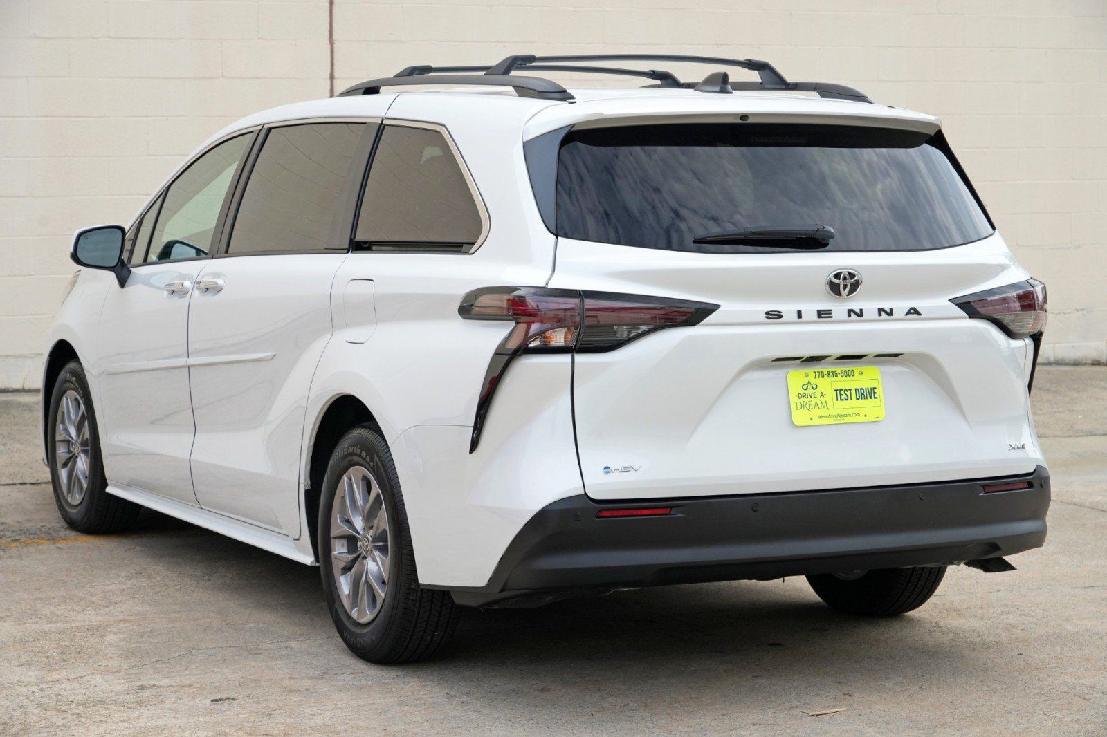 Used 2026 Toyota Sienna XLE FWD image 54