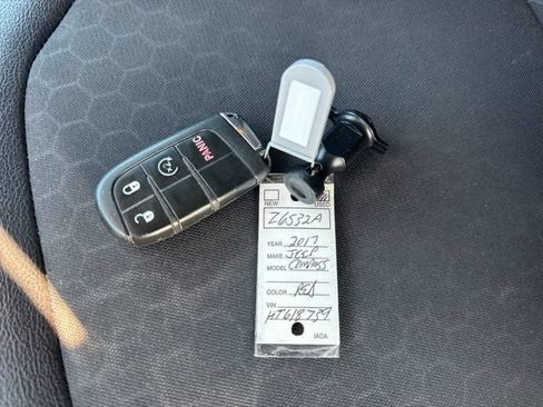 Used 2017 Jeep Compass Latitude w/ Popular Equipment Group AWD/4WD image 27