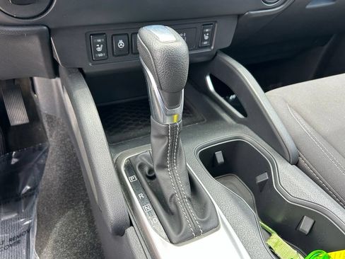 Used 2022 Nissan Frontier SV RWD image 14