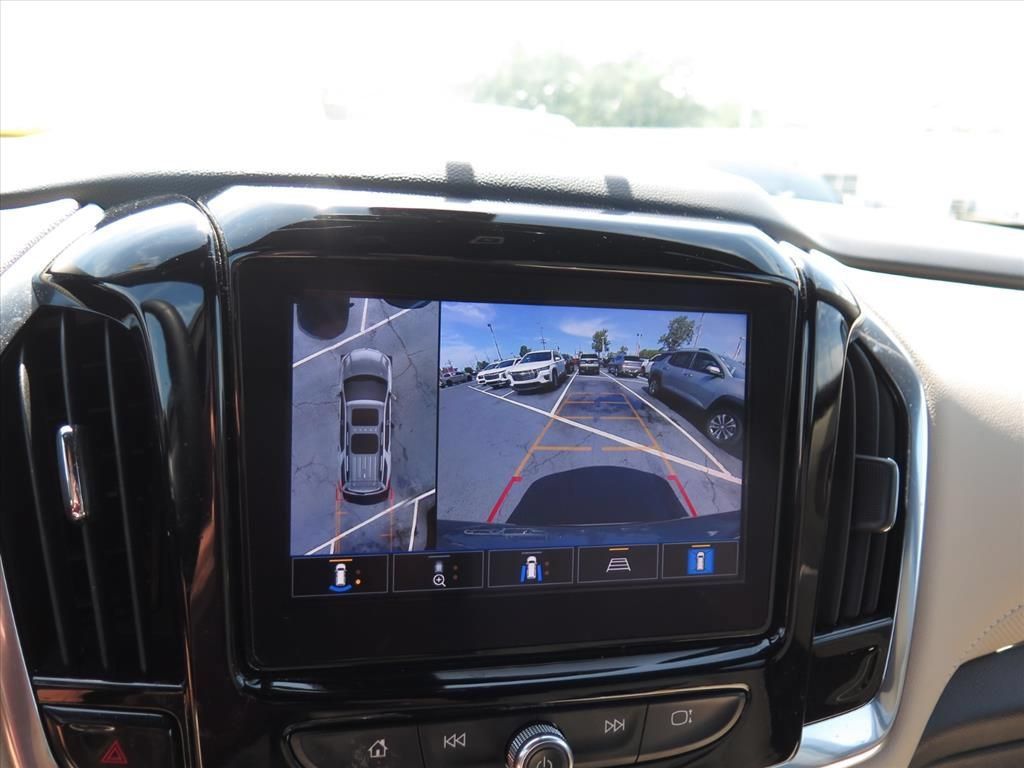 Used 2023 Chevrolet Traverse Premier FWD image 12