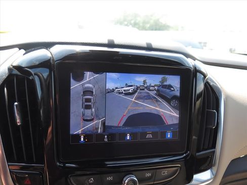 Used 2023 Chevrolet Traverse Premier FWD image 12