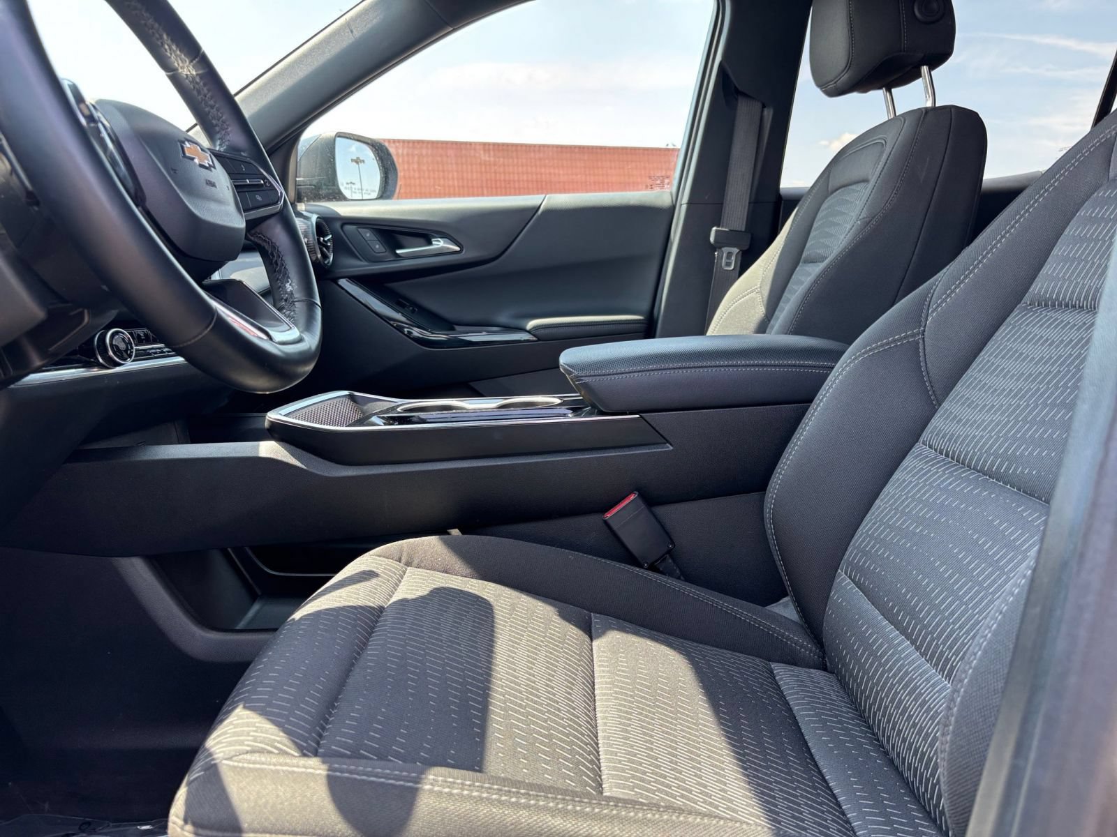 Used 2025 Chevrolet Equinox LT FWD image 27