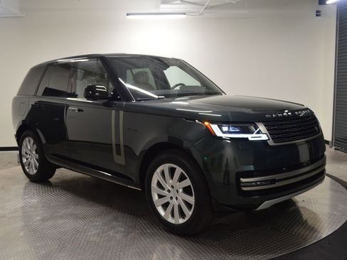 Used 2025 Land Rover Range Rover SE AWD/4WD image 9