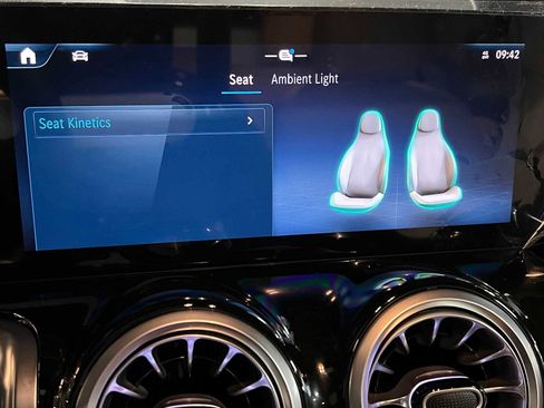 Certified 2025 Mercedes-Benz GLB 250 4MATIC image 32