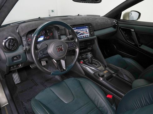 Used 2024 Nissan GT-R T-spec Dual-clutch 6-Speed Tra w/ Floor Mat Package image 42