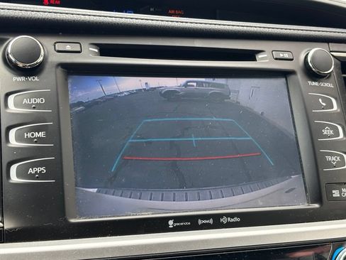 Used 2019 Toyota Highlander SE w/ Nightshade Edition FWD image 11