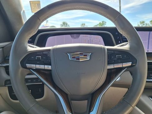 Used 2022 Cadillac Escalade Premium Luxury Platinum AWD/4WD image 21