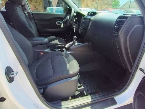Used 2017 Kia Soul + FWD image 13