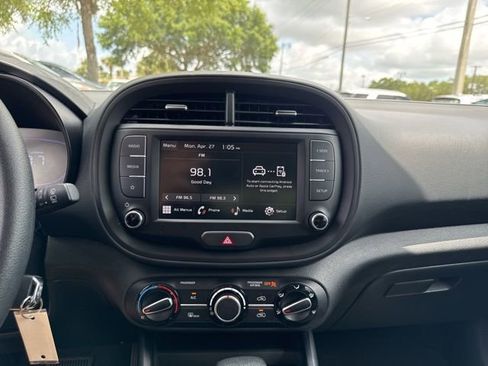 Used 2025 Kia Soul LX w/ LX Technology Package FWD image 25