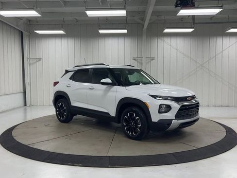 Used 2023 Chevrolet TrailBlazer LT image 2