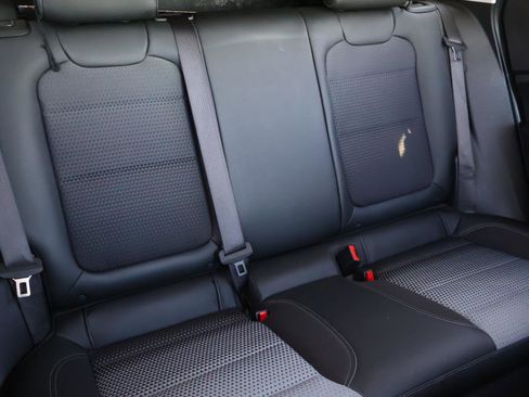 Used 2025 Chevrolet Trax LT w/ LT Convenience Package image 17