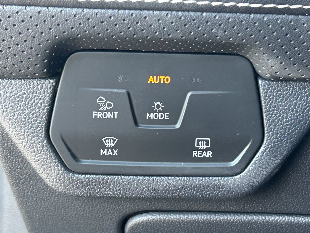 Used 2025 Volkswagen Atlas SE AWD/4WD image 24
