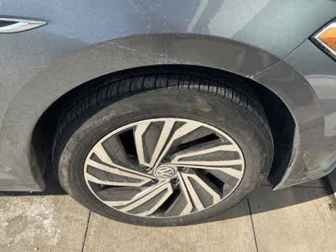 Certified 2021 Volkswagen Jetta SEL Premium image 4