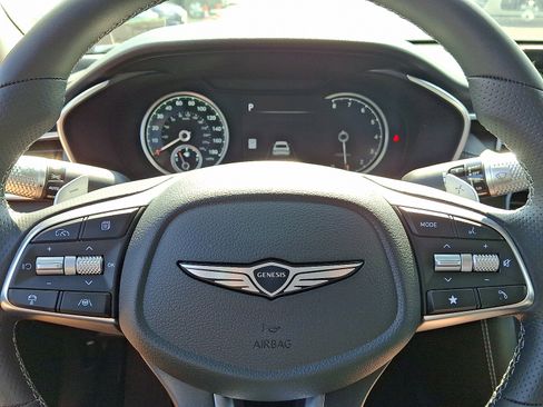 Used 2025 Genesis G70 2.5T image 19
