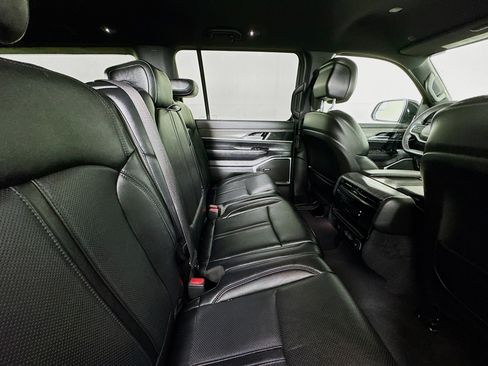 Used 2023 Jeep Wagoneer L Series II RWD image 25