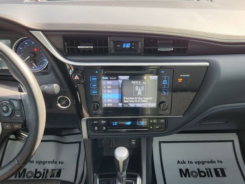 Used 2017 Toyota Corolla SE w/ SE Premium Package FWD image 18