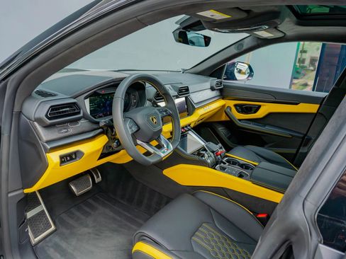 Used 2025 Lamborghini Urus SE image 85