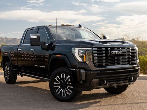 Used 2024 GMC Sierra 3500 Denali Ultimate image 3