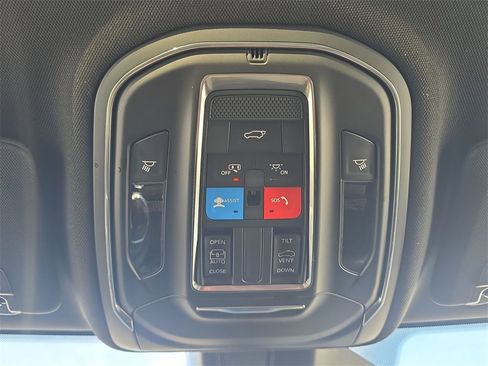 Used 2025 Jeep Grand Cherokee L Altitude image 36