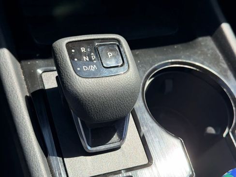 Certified 2025 Nissan Rogue SV image 17