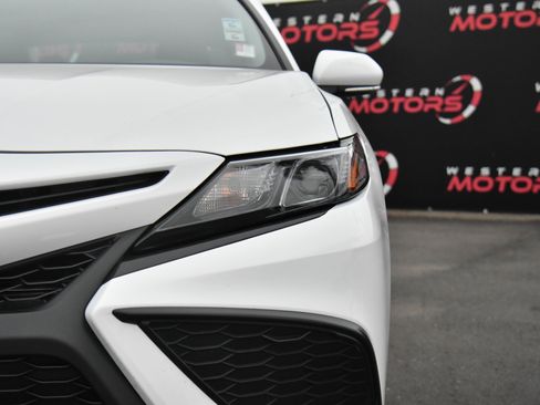 Used 2024 Toyota Camry SE image 11