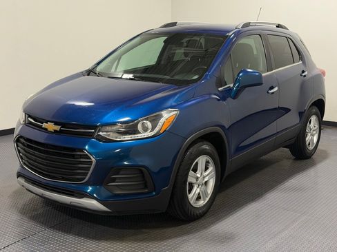 Used 2020 Chevrolet Trax LT w/ Driver Confidence Package image 1