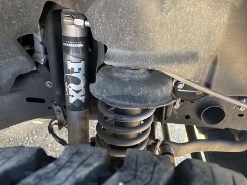 Certified 2021 Jeep Gladiator Overland AWD/4WD image 7