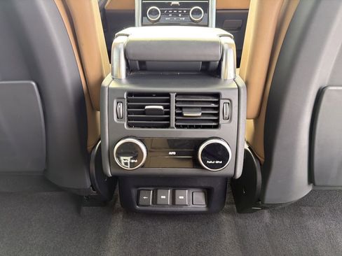 Used 2024 Land Rover Discovery Metropolitan Edition image 20