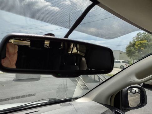 Used 2015 Chrysler Town & Country Touring w/ Driver Convenience Group image 27