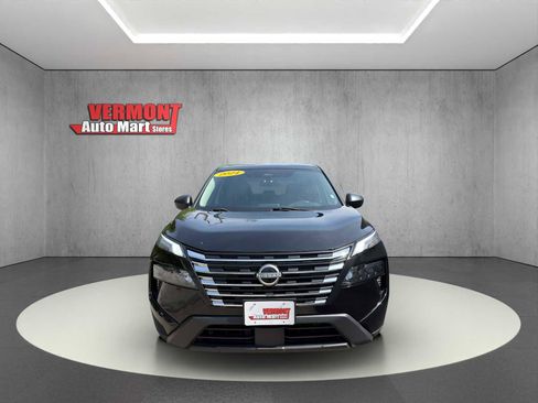 Used 2024 Nissan Rogue S AWD/4WD image 2