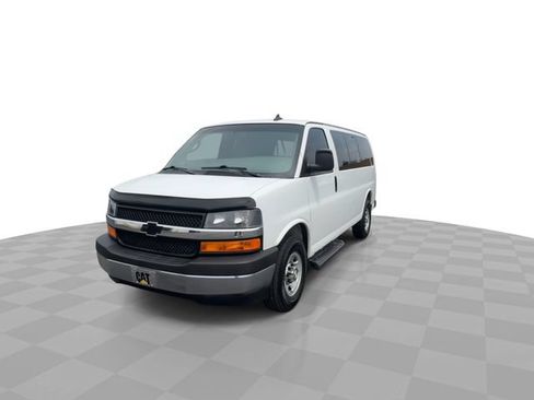 Used 2017 Chevrolet Express 3500 LT w/ LT Preferred Equipment Group RWD image 4