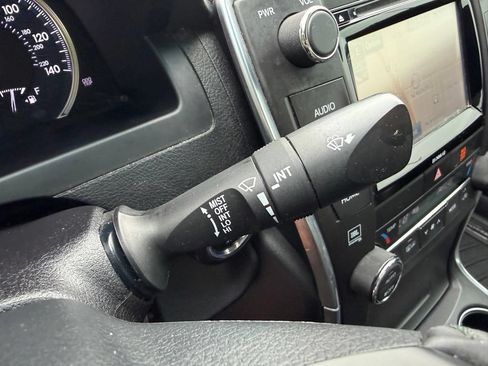 Used 2017 Toyota Camry XLE w/ Moonroof Package FWD image 29