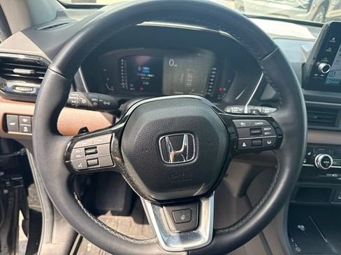 Used 2025 Honda Pilot Elite image 12