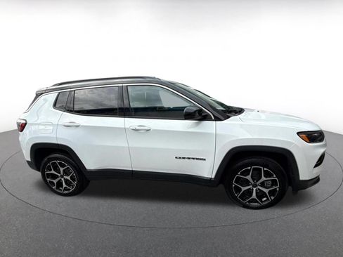 Used 2025 Jeep Compass Limited AWD/4WD image 8