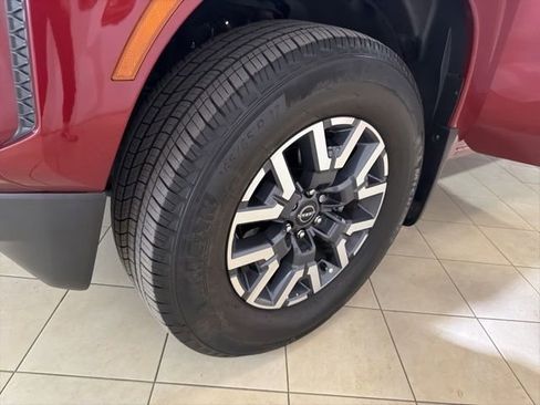 Used 2024 Nissan Frontier SL w/ Technology Package RWD image 32