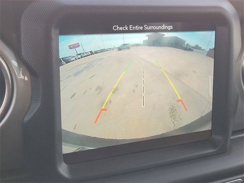 Used 2019 Jeep Wrangler Unlimited Sahara image 18