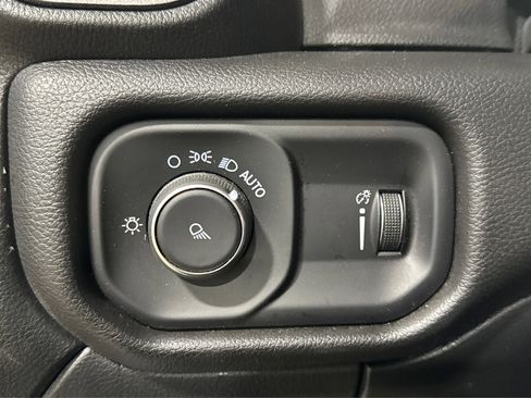 Used 2024 RAM 2500 Tradesman w/ Chrome Appearance Group image 23