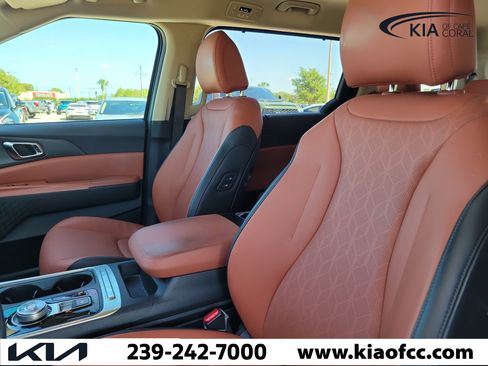Used 2025 Kia Carnival EX FWD image 27