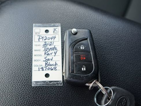 Used 2021 Toyota RAV4 LE w/ Carpet Mat Package (TMS) AWD/4WD image 30