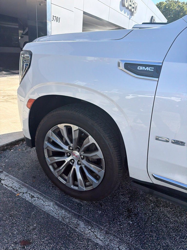 Used 2021 GMC Yukon Denali w/ Denali Premium Package RWD image 4