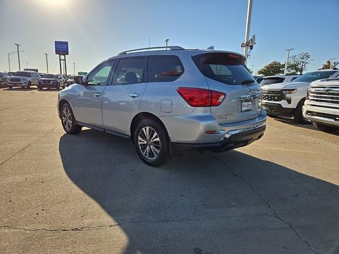Used 2019 Nissan Pathfinder S image 3
